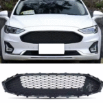 Ge din Ford Mondeo ett sportigare och mer aggressivt utseende med denna stilrena meshgrill. Den öppna nät strukturen ger bilen ett mer aggressivt uttryck samtidigt som den förbättrar luftflödet till motorrummet.