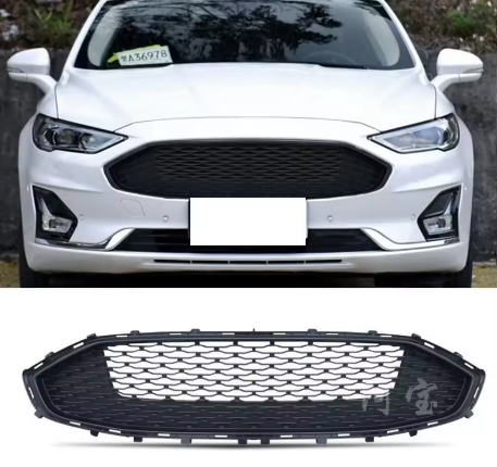 Ge din Ford Mondeo ett sportigare och mer aggressivt utseende med denna stilrena meshgrill. Den öppna nät strukturen ger bilen ett mer aggressivt uttryck samtidigt som den förbättrar luftflödet till motorrummet.